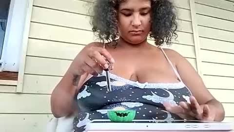 Snapshot of mommybubbles chatting on 21, 9, 2025 Mommy bubbles online show from 21, 9, 2025