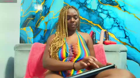 Snapshot of mommywebcam chatting on 25, 5, 2026 DINAH online show from 25, 5, 2026