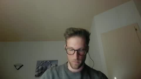 moms_little_monster online show from 15, 12, 2024