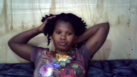 Snapshot of momsdoll chatting on 1, 7, 2026 momsdoll online show from 1, 7, 2026