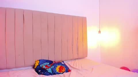 Snapshot of mon_cerrat chatting on 3, 12, 2025 mon cerrat online show from 3, 12, 2025