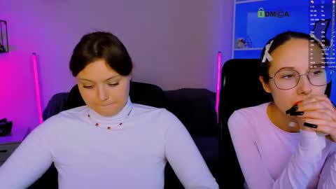 Mona  online show from 12, 11, 2025