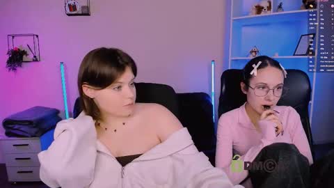 Mona  online show from 16, 11, 2025