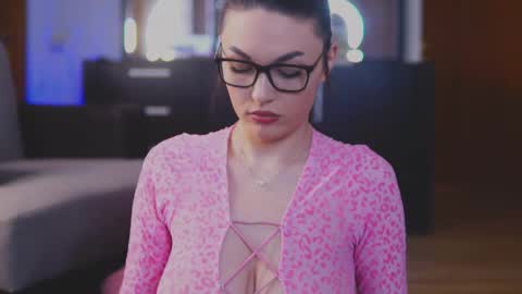 Mona Lisss online show from 17, 1, 2025