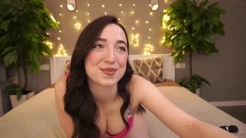 Snapshot of monamourrrr chatting on 14, 1, 2025 Taina online show from 14, 1, 2025
