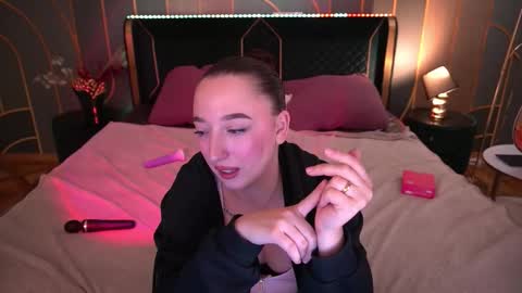 Snapshot of monamourrrr chatting on 16, 9, 2025 Taina online show from 16, 9, 2025