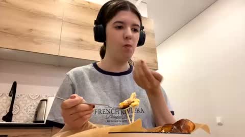 Snapshot of monarufo chatting on 8, 7, 2026 Mia online show from 8, 7, 2026