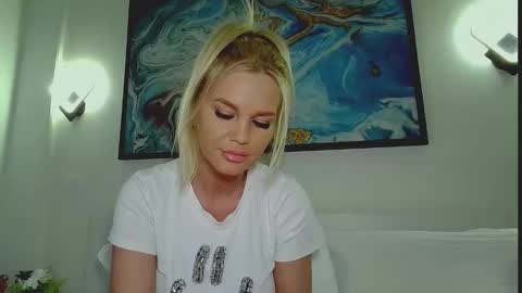Snapshot of moni_ chatting on 6, 6, 2026 Monica online show from 6, 6, 2026