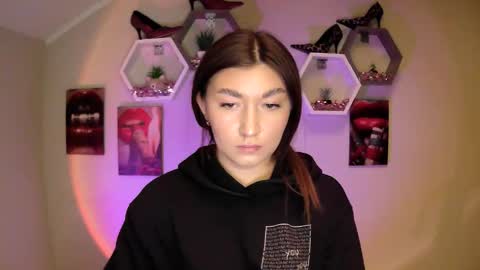 sweet girl and shine body online show from 26, 9, 2025