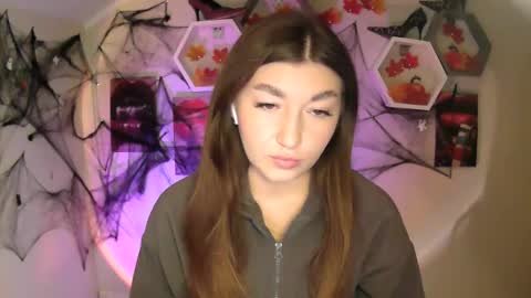 sweet girl and shine body online show from 6, 10, 2025