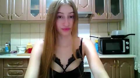 Snapshot of monica_tamayo chatting on 28, 9, 2025 Monica online show from 28, 9, 2025