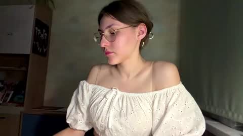 Snapshot of monikakotts chatting on 14, 7, 2026 Mia online show from 14, 7, 2026