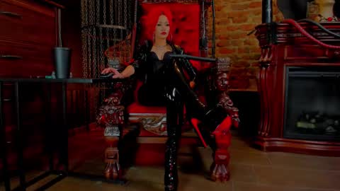 Snapshot of moniqueresse chatting on 12, 11, 2025 Monique C online show from 12, 11, 2025