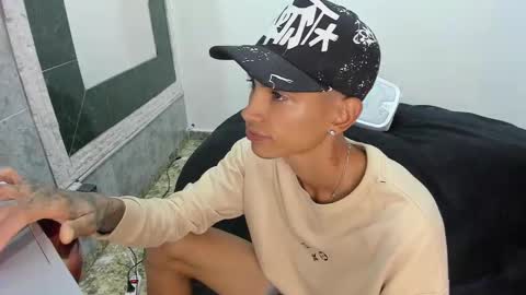 monkeyd_66 online show from 10, 2, 2025