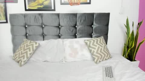 Snapshot of monserrat_j chatting on 27, 11, 2025 MONSERRAT online show from 27, 11, 2025