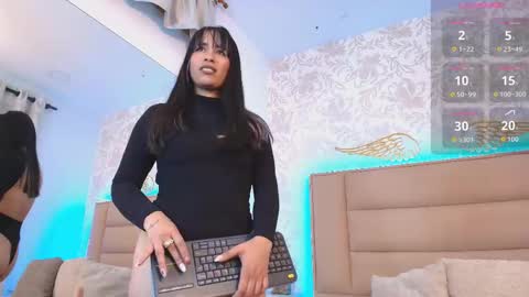 Snapshot of monserrat_towers chatting on 5, 11, 2025 Adriana online show from 5, 11, 2025