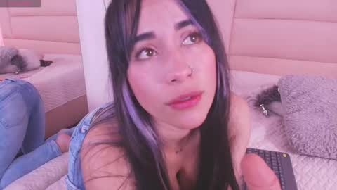 Snapshot of monserrat_towers chatting on 16, 12, 2025 Adriana online show from 16, 12, 2025