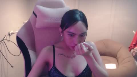 ELYSE A SIMPLE GIRL online show from 23, 1, 2025