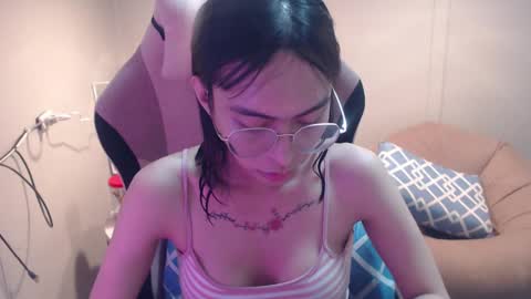 ELYSE A SIMPLE GIRL online show from 29, 1, 2025