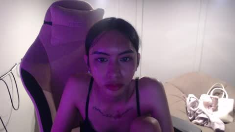 ELYSE A SIMPLE GIRL online show from 18, 2, 2025