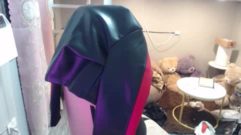 ELYSE A SIMPLE GIRL online show from 13, 9, 2025