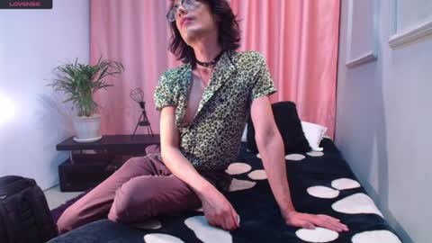 Snapshot of monsterhole91 chatting on 9, 4, 2026 Linda Darling online show from 9, 4, 2026