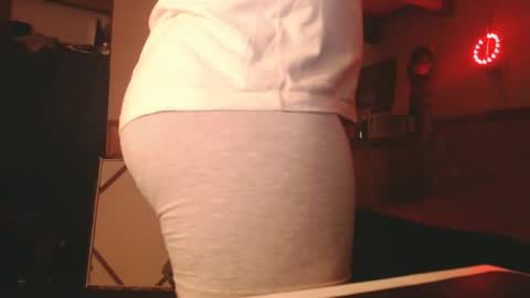 Snapshot of montana6897 chatting on 24, 2, 2025 Kingalby817 online show from 24, 2, 2025