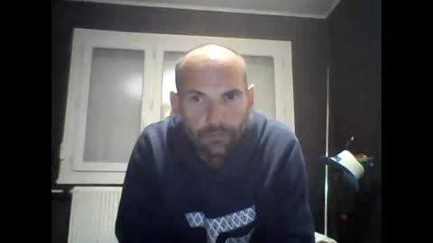Snapshot of montmasse chatting on 19, 4, 2026 montmasse online show from 19, 4, 2026