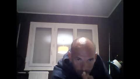 Snapshot of montmasse chatting on 22, 4, 2026 montmasse online show from 22, 4, 2026