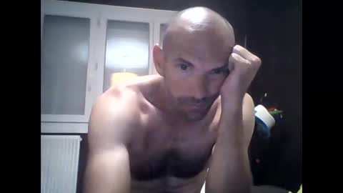 Snapshot of montmasse chatting on 23, 4, 2026 montmasse online show from 23, 4, 2026