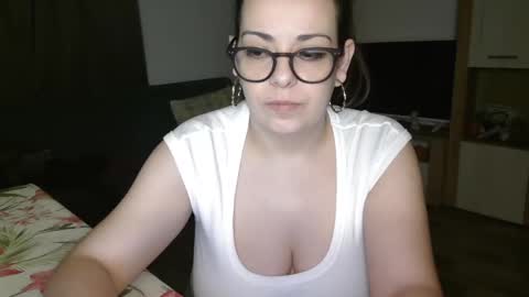 Snapshot of montserrat123 chatting on 6, 2, 2025 Monse online show from 6, 2, 2025