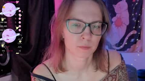 Snapshot of moon__girl chatting on 22, 10, 2025 Roxy online show from 22, 10, 2025