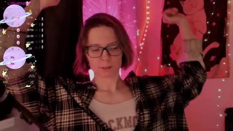 Snapshot of moon__girl chatting on 17, 11, 2025 Roxy online show from 17, 11, 2025