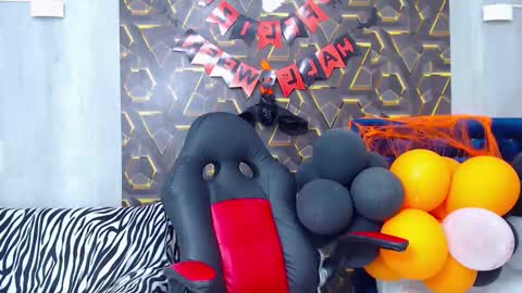 Snapshot of moon_and_fire_ chatting on 26, 10, 2025 moon_and_fire_ online show from 26, 10, 2025