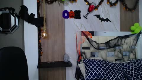 Snapshot of moon_and_fire_ chatting on 27, 10, 2025 moon_and_fire_ online show from 27, 10, 2025