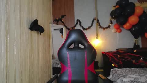 Snapshot of moon_and_fire_ chatting on 31, 10, 2025 moon_and_fire_ online show from 31, 10, 2025