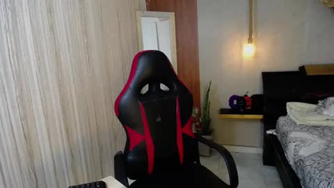 Snapshot of moon_and_fire_ chatting on 9, 11, 2025 moon_and_fire_ online show from 9, 11, 2025