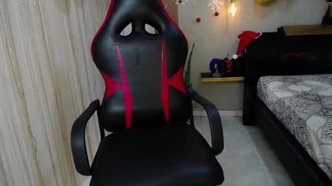 Snapshot of moon_and_fire_ chatting on 10, 11, 2025 moon_and_fire_ online show from 10, 11, 2025