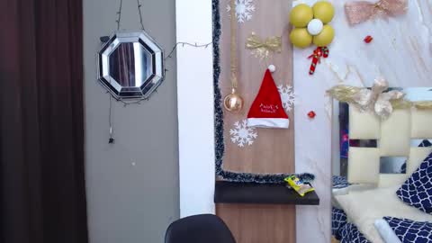 Snapshot of moon_and_fire_ chatting on 5, 12, 2025 moon_and_fire_ online show from 5, 12, 2025