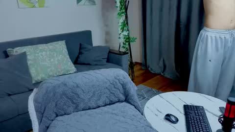 Snapshot of moon_felix chatting on 22, 11, 2025 Felix and Maddy online show from 22, 11, 2025