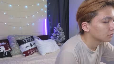 Snapshot of moon_felix chatting on 16, 12, 2025 Felix and Maddy online show from 16, 12, 2025