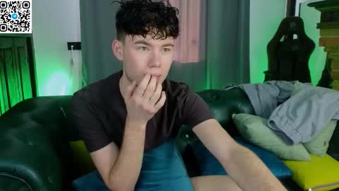 Snapshot of moon_gloww chatting on 1, 3, 2026 moon_gloww online show from 1, 3, 2026