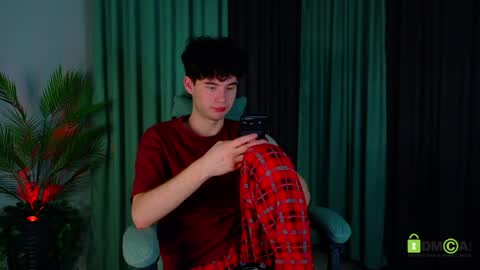 moon_gloww online show from 2, 4, 2026