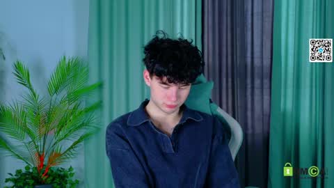 moon_gloww online show from 14, 4, 2026