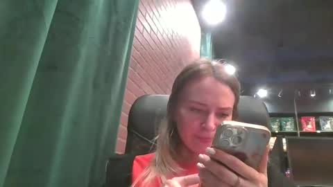 Snapshot of moon_light_girl chatting on 5, 3, 2025 moon_light_girl online show from 5, 3, 2025