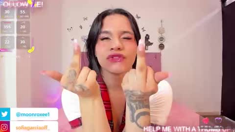 moon_roxee online show from 28, 10, 2025