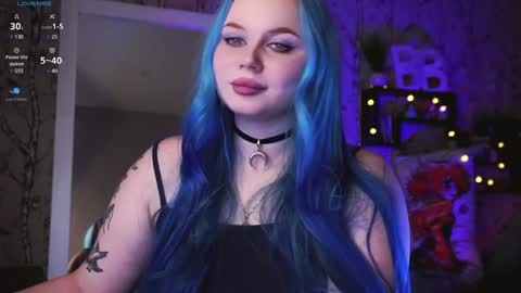 Snapshot of moon_valkyriie chatting on 3, 2, 2025 Emilia online show from 3, 2, 2025