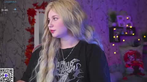 Snapshot of moon_valkyriie chatting on 17, 9, 2025 Emilia online show from 17, 9, 2025