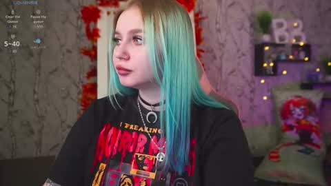 Snapshot of moon_valkyriie chatting on 30, 9, 2025 Emilia online show from 30, 9, 2025