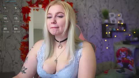 Snapshot of moon_valkyriie chatting on 7, 10, 2025 Emilia online show from 7, 10, 2025